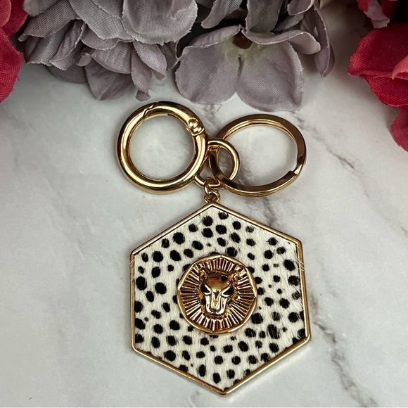 Gorgeous Golden Cheetah and Leopard Hexagon Keychain Charm - Picture 5 of 16